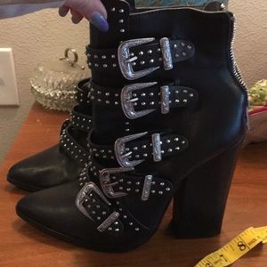Steve Madden Comet boots size 7.5 NWOT never worn